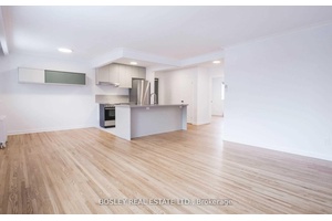 Newly Renovated Air Conditioned Large 2 Bedroom Unit In A Boutique 6 Unit Building.