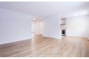 Newly Renovated Air Conditioned Large 2 Bedroom Unit In A Boutique 6 Unit Building.