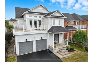 Exquisite ! Fully Renovated Home in Whitby Shores, steps from the Lake !