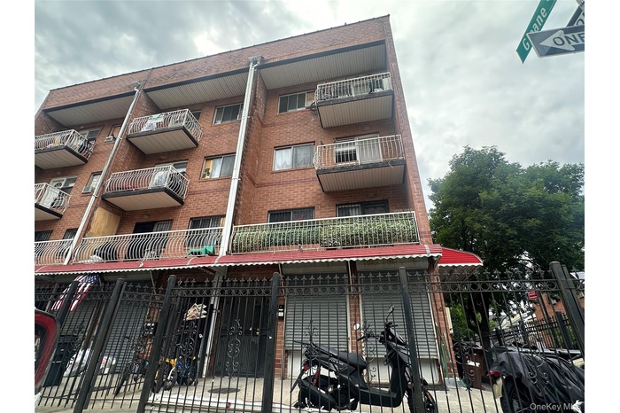 View of apartment building / complex