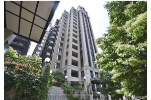 Amazing corner suite in one of the most desirable condos in Ottawa.