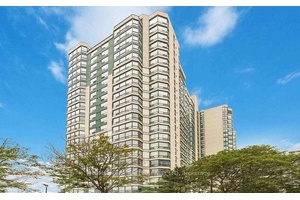 Spacious 2 Bedroom Condo With Solarium amp ; Resort Style Amenities Located at Prime Mississauga Area With Breathtaking Views of City Centre !