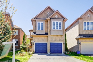Gorgeous Home in Highly Coveted Richmond Hill !