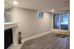 Such a nice, cozy apartment in a super convenient location.