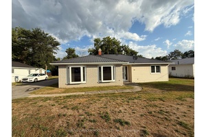 Move In Ready Bungalow in the Heart of Marmora !