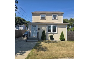 Charming amp ; Move In Ready Single Family in West Hempstead Nestled in the desirable Lakeview section of West Hempstead, this lovingly maintained home offers timeless charm and modern comfort.
