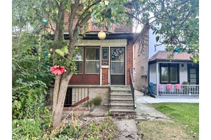 ATTENTION INVESTORS amp ; RENOVATORS, Dont Miss this Exceptional Opportunity on the Prestigious, Family Friendly Shaw Street in the coveted Palmerston Little Italy.