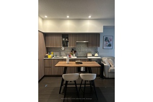 Experience The Ultimate City Living In This Chic And Modern 1 1 Condo Located In The Heart Of Downtown Toronto.