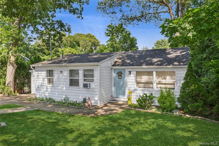 Ranch-style house featuring a front yard and roof with shingles