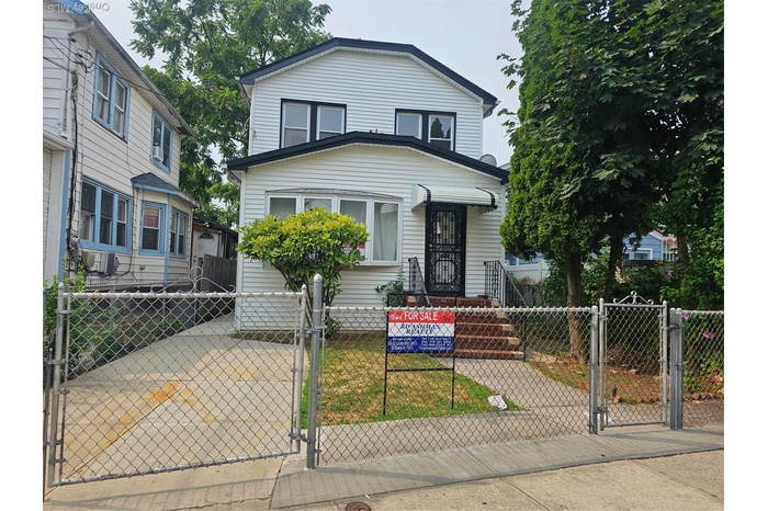View of front of home with a gate and a fenced front yard