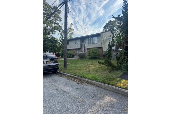Split foyer home with brick siding