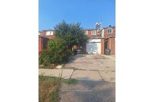 Detached Home in the Heart of Mississauga.