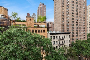 Welcome to the Lawrence House, a postwar cooperative, situated in a prime Upper East Side location in the heart of Lenox Hill.