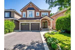 Nestled in Vaughan's prestigious Patterson neighbourhood, 60 Starwood Road is a stunning 4 2 bed, 5 bath detached home backing onto a serene ravine, offering privacy, natural beauty, and refined ...