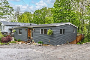 FALL IN LOVE WITH THIS RENOVATED BUNGALOW WITH IN LAW CAPABILITY amp ; STEPS TO DOWNTOWN !