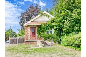 Welcome to 2 Esgore. Discover a perfect opportunity in the highly coveted Cricket Club neighbourhood !