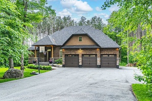 LUXURY BUNGALOFT ON A PRIVATE 1 ACRE WOODED LOT IN PRESTIGIOUS PINEVIEW ESTATES !