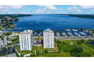 SUNLIT CORNER UNIT PENTHOUSE WITH PANORAMIC KEMPENFELT BAY VIEWS amp ; ACCESS TO IT ALL !