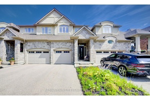 EXECUTIVE FREEHOLD TOWNHOUSE LIVING IN UPSCALE WATERLOO NEIGHBORHOOD.