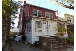 Welcome to this charming 3 bedroom, 2.