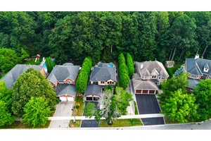 Welcome to your dream home nestled in a highly sought after Aurora neighborhood, backing onto the for ever Ravine.