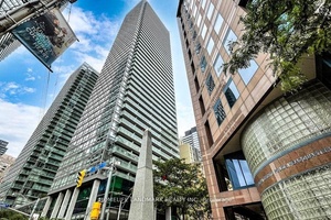 price to sell ! ! ! Bright open concept 1 Den Corner Unit in the Heart of Toronto !