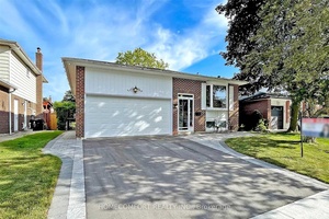 Stunning and bright Backplit4 Detached House Nestled On A Child Safe Cres And The Most Sought After Neighborhood !