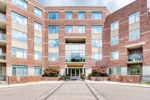 Carefree condo living in beautiful Stratford !