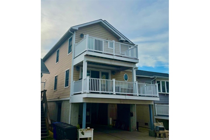 Front of house with driveway