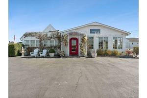 Seize the chance to own a prime restaurant property in one of the most coveted coastal destinations on the East Coast.