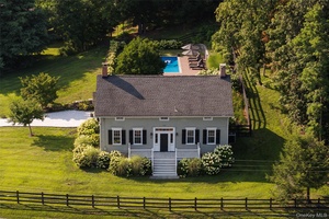 Steeped in history and transformed with impeccable taste, The 1799 House is where 18th century craftsmanship meets modern elegance.
