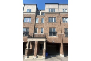 Welcome to this beautifully kept 3 bedroom townhouse in one of Oshawas most exciting and convenient areas.