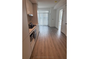 Beautiful Apt to live. Enjoy higher floor on Simcoe st.