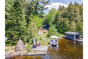 WOW ! This cottage has it all !