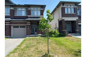 End unit town home in Riverside south.