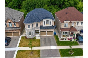 Luxury Living Backing onto Deep Ravine in Prestigious Credit Valley !