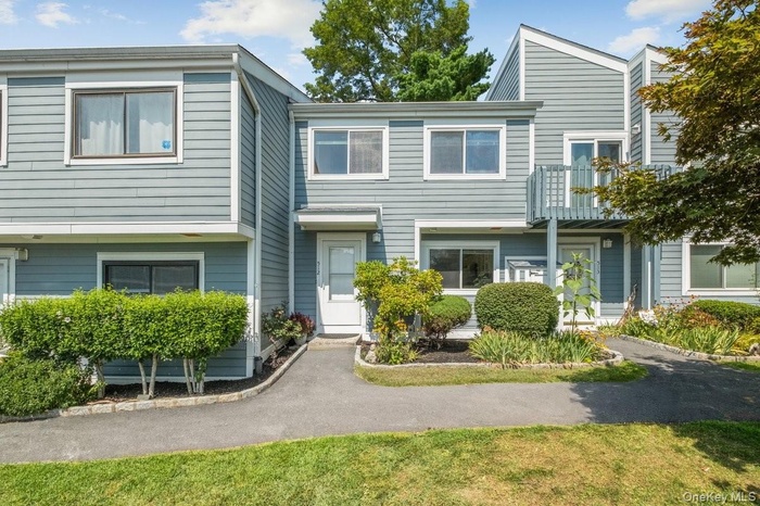 Welcome home to 25 Barker Street, unit 512
