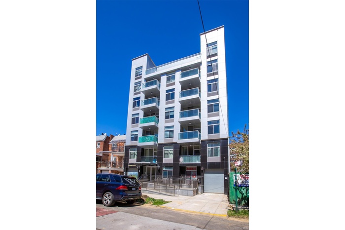 View of apartment building / complex
