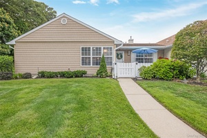 Located in a sought after 55 gated community, this spacious one level Ranch is the largest end model the Dorcester.