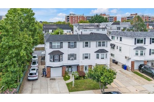 Welcome to this exceptional Over size property 39 X 100, coming along with 5 parking spots.