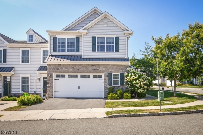 3 BR/3.1 BA End Unit townhome
