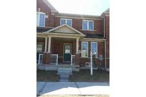Luxurious Greenpark Townhome With Double Garage, Spacious, Bright, Steps To Bus, Mount Joy Go Train Station, Schools And Shopping