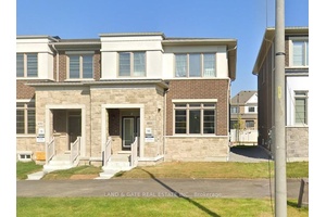 Modern 4 Bedroom Freehold Townhome in Prime Whitby Location !