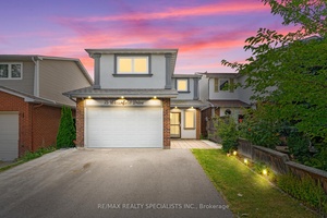 Beautifully Upgraded 3 2 Bedroom Detached Home in the Heart of Brampton !