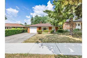 Immaculate and beautifully maintained back split detached house situated on a spacious, landscaped lot on a quiet street in prime Don Valley Village !