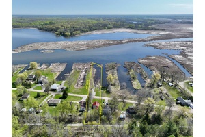 Cozy Waterfront Property w 50' X 450' Deep Lot.