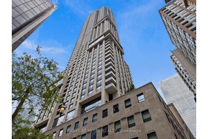 Luxurious 88 Scott Condo !