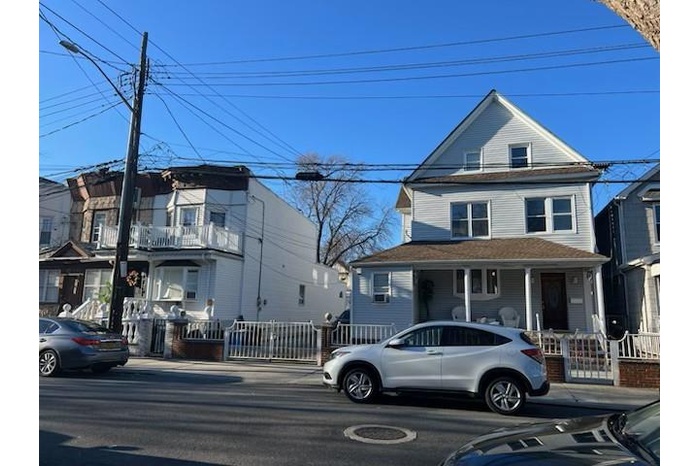 View of front of property featuring a porch