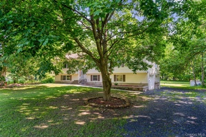 Welcome to 331 E Searsville Road in the heart of Montgomery, NY !
