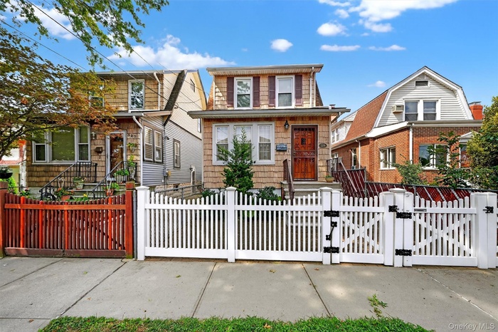 View of front of home featuring a gate and a fenced front yard
